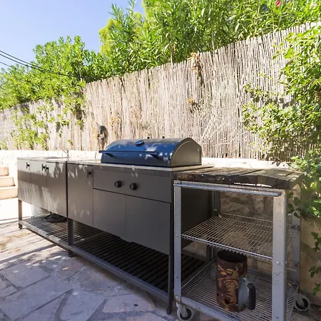 Innouthome Familiar Con Piscina Privada Numero U * لاميتّيا ذي مار